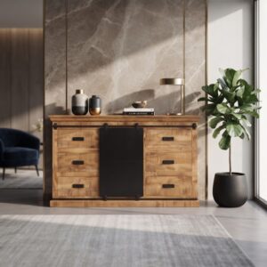 Een dressoir mangohout 160cm (Forge) in een modern interieur met een marmeren wand, een staande plant in een zwarte pot, een tafellamp en decoratieve accessoires.